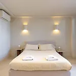 Apartment Vlc Host - Reina 166 B *